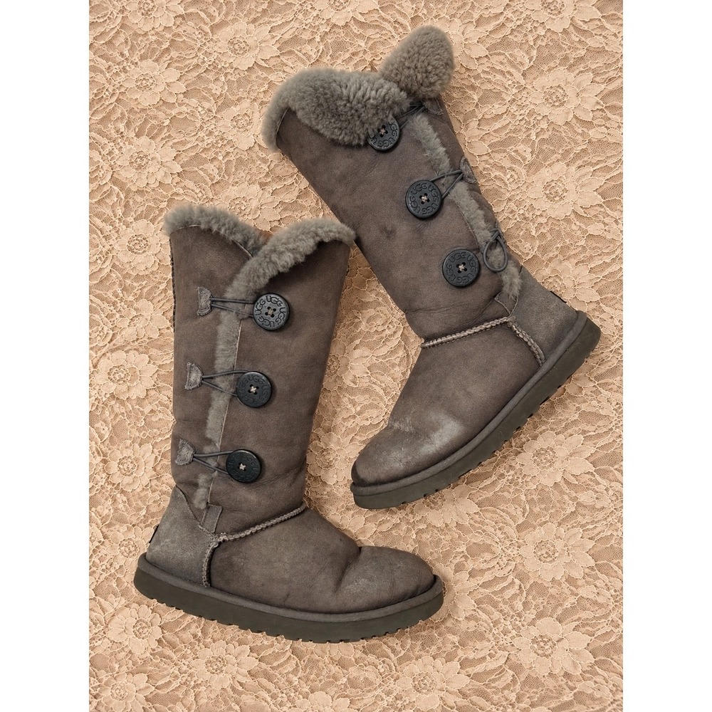 Y2K UGG Australia Bailey Button Triplet Grey Suede Tall Boots 8 2000s Fall
